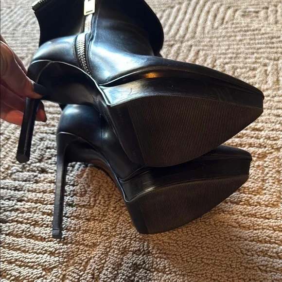 Yves Saint Laurent Black Heeled Boots with Zipper Detail - Picture 5 of 6